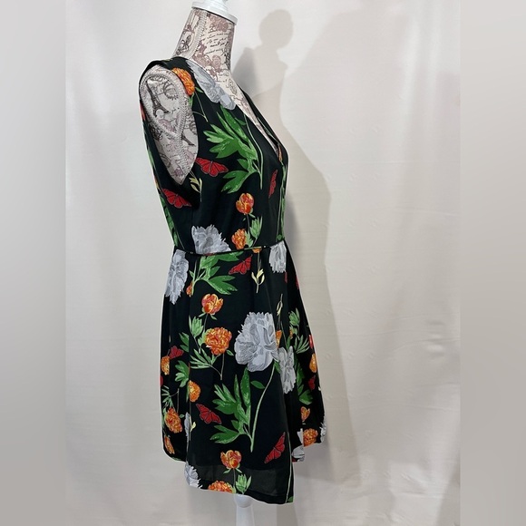 CAMILLA TREE Black floral print faux wrap mini dress size M. - Picture 7 of 11